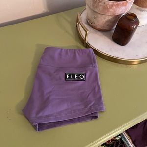 Fleo original. Size small